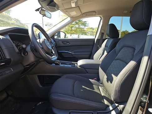 Certified 2024 Nissan Pathfinder S image 14