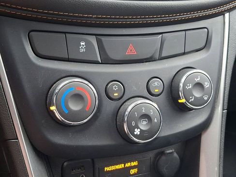 Used 2019 Chevrolet Trax LT w/ Sun & Sound Package AWD/4WD image 15