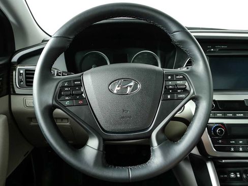 Used 2017 Hyundai Sonata Limited w/ Ultimate Package 04 FWD image 9