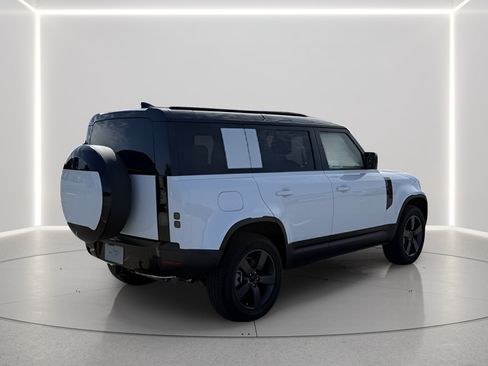 Used 2026 Land Rover Defender 110 S AWD/4WD image 5