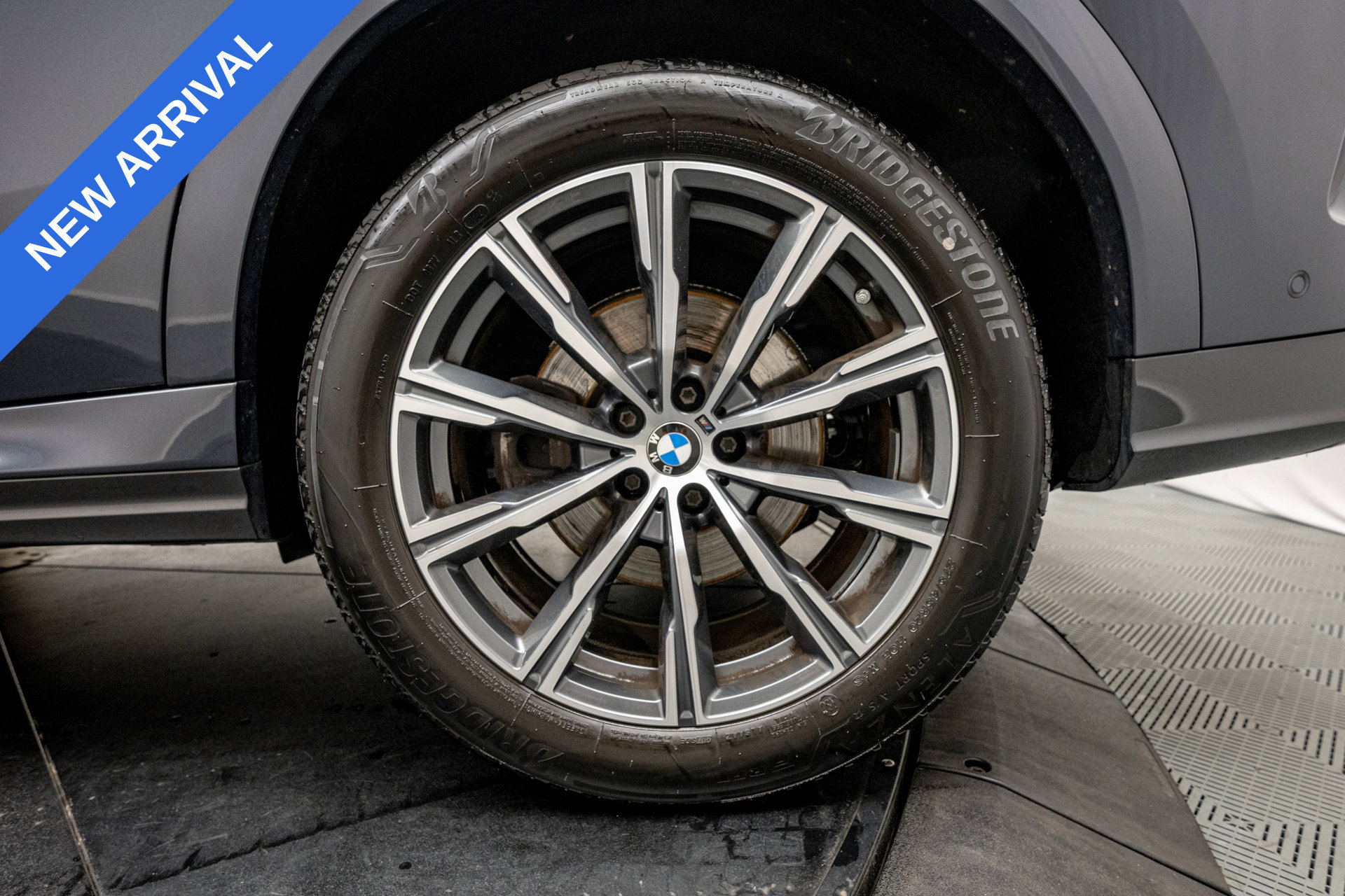 Used 2022 BMW X6 xDrive40i w/ M Sport Package AWD/4WD image 29