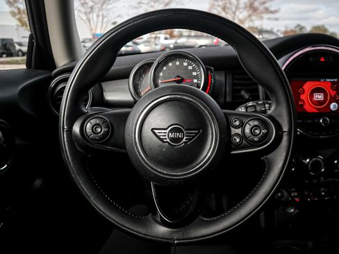 Used 2019 MINI Cooper 2-Door Hardtop image 18