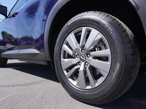Certified 2025 Nissan Pathfinder SV AWD/4WD image 6