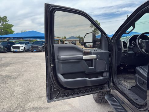 Used 2022 Ford F250 Lariat AWD/4WD image 10