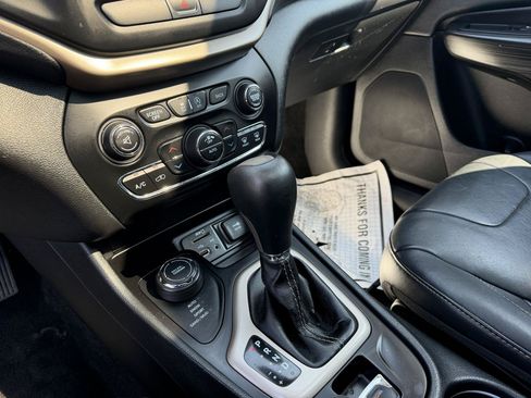 Used 2015 Jeep Cherokee Limited AWD/4WD image 14