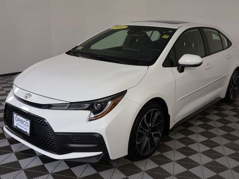 Used 2022 Toyota Corolla SE w/ SE Premium Package image 4