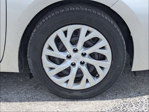 Used 2017 Toyota Corolla LE FWD image 10