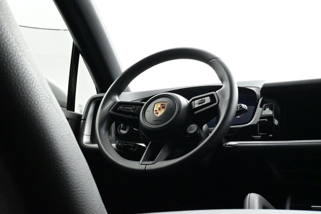 Certified 2025 Porsche Cayenne AWD/4WD image 16