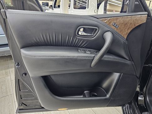 Used 2017 INFINITI QX80 2WD w/ Driver Assistance Package image 43