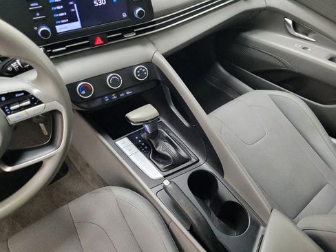 Used 2021 Hyundai Elantra SE FWD image 26