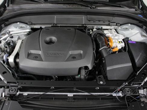 New 2026 Volvo XC60 T8 Plus w/ Protection Package Premier AWD/4WD image 12