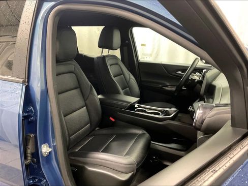 Used 2025 Chevrolet Equinox LT w/ Convenience Package II image 11