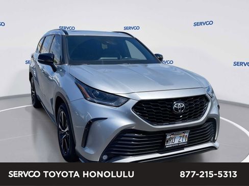 Used 2022 Toyota Highlander XSE FWD image 1