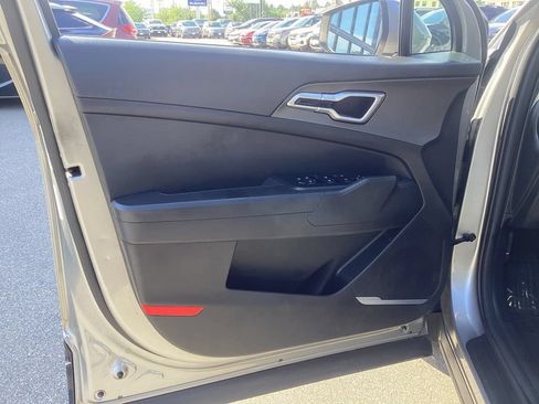 Used 2023 Kia Sportage LX FWD image 8