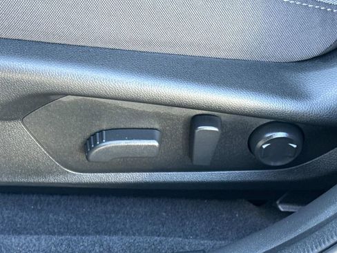 Used 2025 Subaru Crosstrek 2.0i Premium image 20