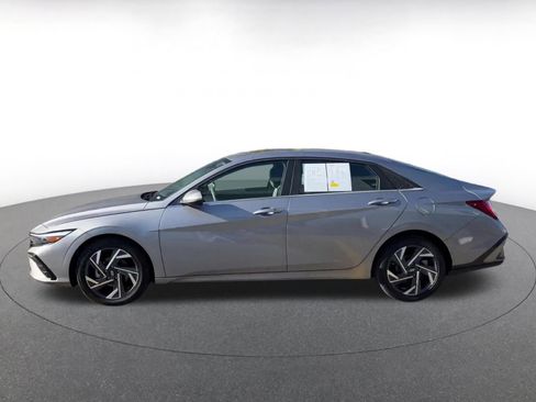 Used 2025 Hyundai Elantra SEL image 9