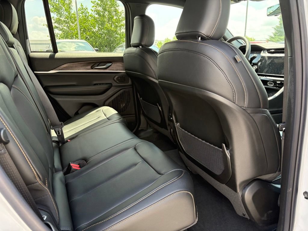 New 2026 Jeep Grand Cherokee Limited AWD/4WD image 13