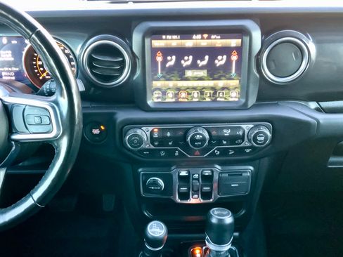 Used 2021 Jeep Wrangler Unlimited Sahara image 45