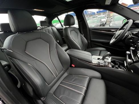 Used 2023 BMW 540i xDrive w/ Premium Package image 19