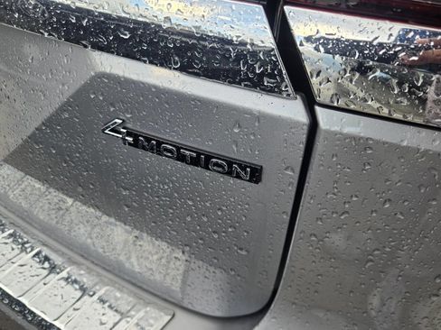 Used 2024 Volkswagen Atlas SEL AWD/4WD image 11