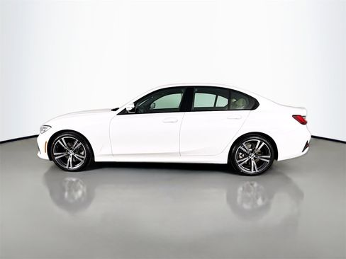 Certified 2022 BMW 330i Sedan w/ Driving Assistance Package image 4