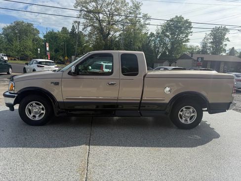 Used 1998 Ford F150 Lariat RWD image 3
