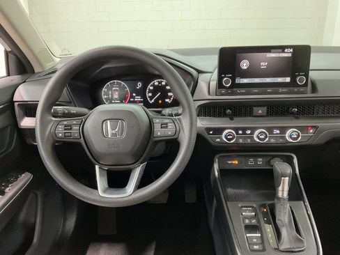 Certified 2025 Honda CR-V EX image 9
