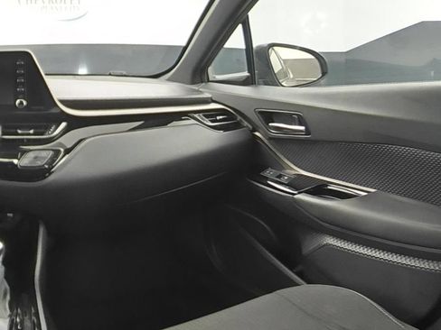 Used 2019 Toyota C-HR XLE FWD image 15