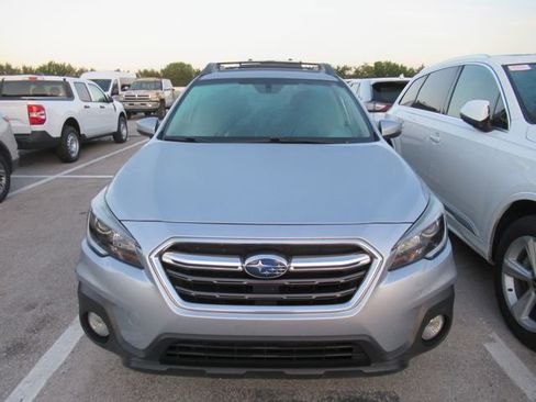 Used 2019 Subaru Outback 2.5i Premium image 2