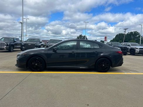 Used 2025 Toyota Camry SE FWD image 4
