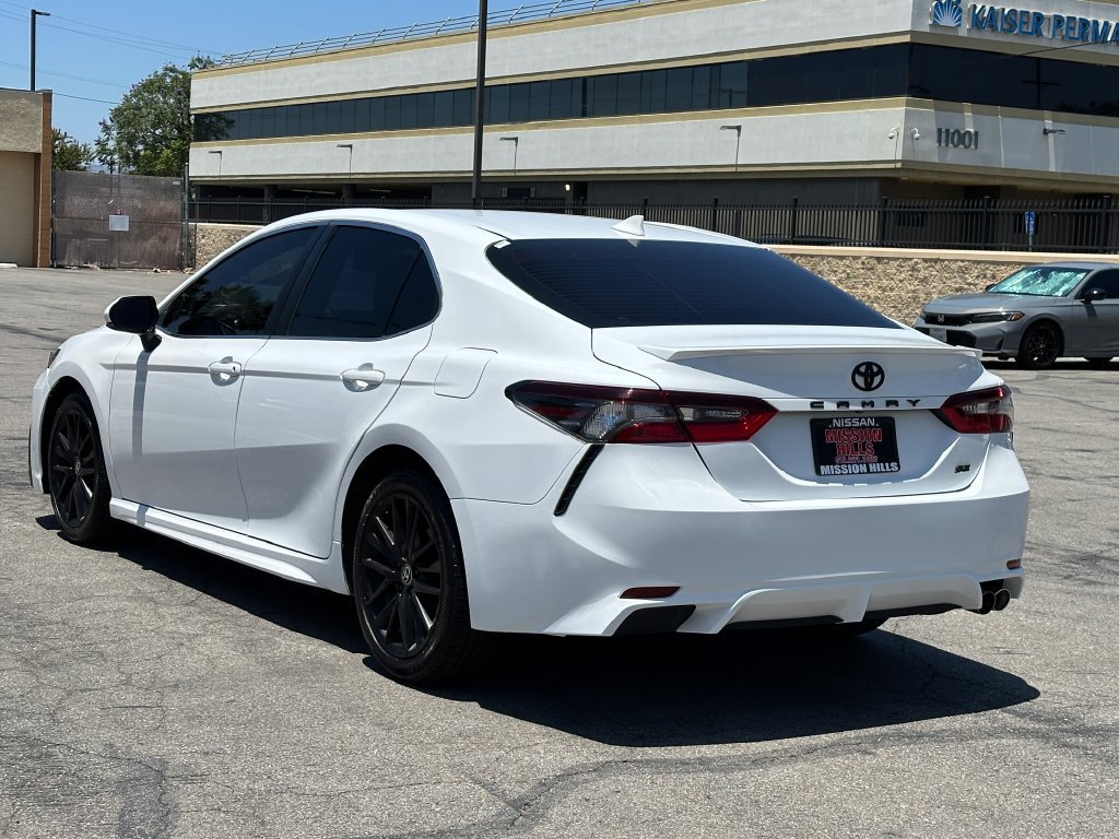 Used 2023 Toyota Camry SE w/ Convenience Package FWD image 4