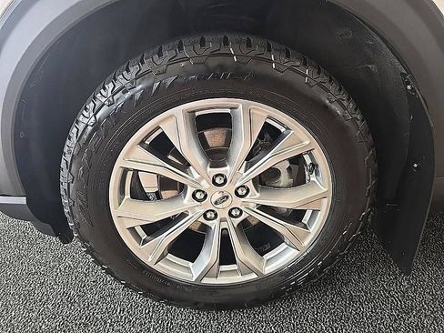 Used 2020 Ford Explorer XLT w/ Equipment Group 202A AWD/4WD image 43