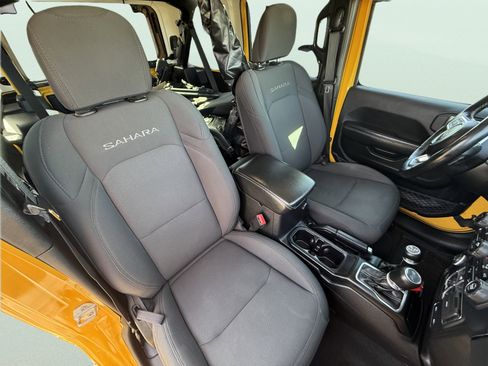 Used 2021 Jeep Wrangler Unlimited Sahara w/ Dual Top Group AWD/4WD image 15