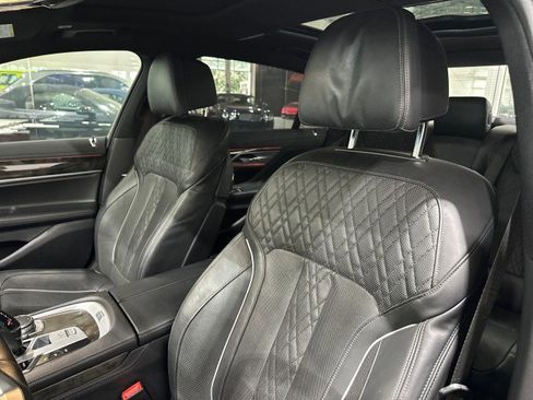 Used 2018 BMW 750i RWD image 43