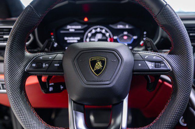 Used 2022 Lamborghini Urus AWD/4WD image 13