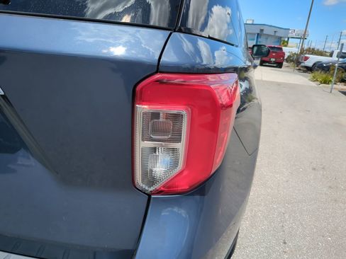 Used 2021 Ford Explorer XLT w/ Equipment Group 202A RWD image 11