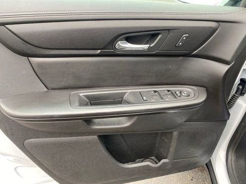Used 2017 Chevrolet Traverse LT image 16