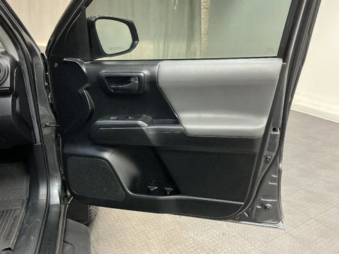 Used 2021 Toyota Tacoma SR AWD/4WD image 38