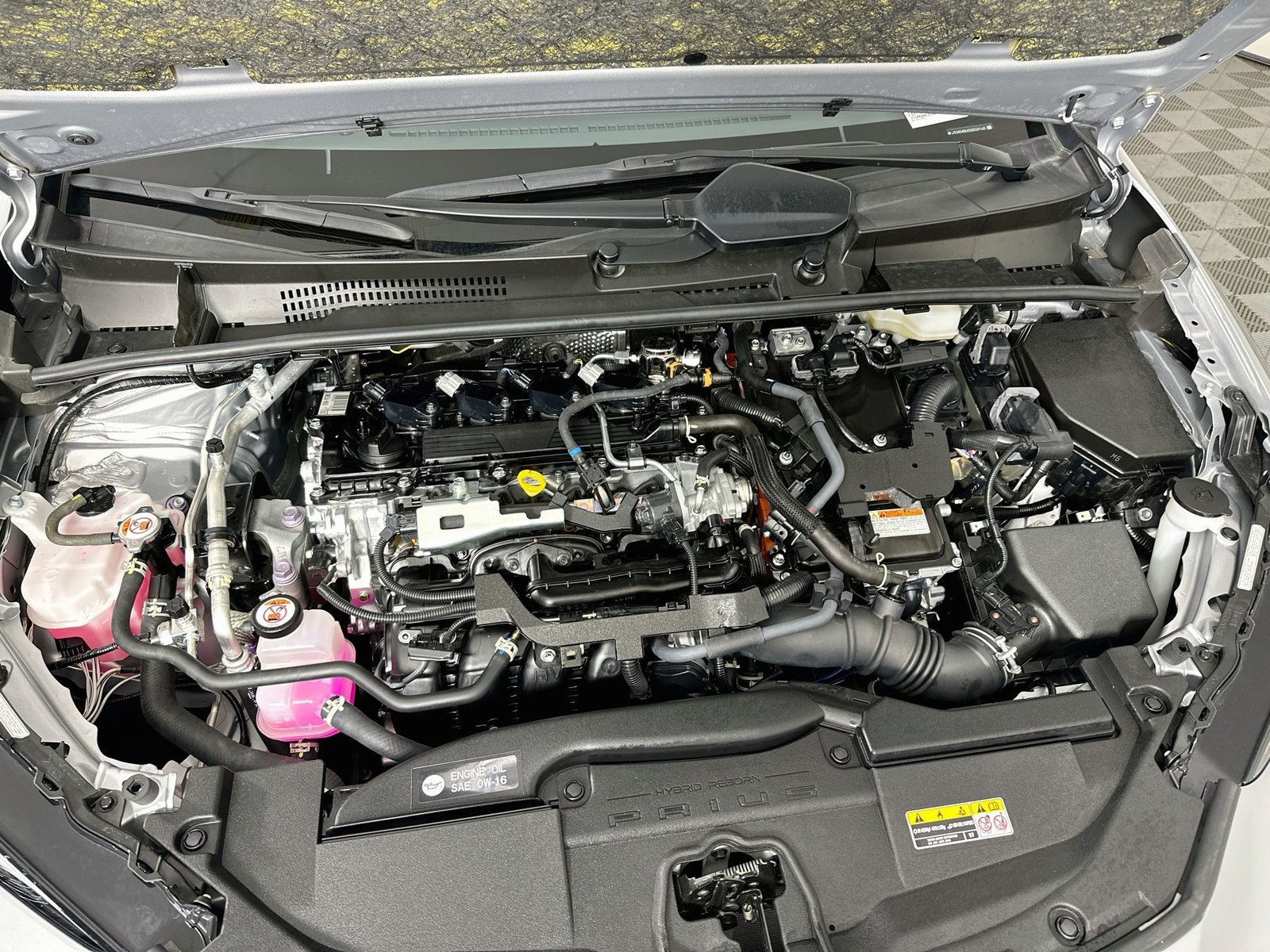 Certified 2025 Toyota Prius LE AWD/4WD image 28