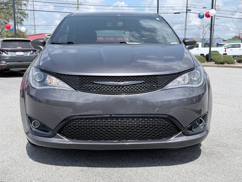 Used 2020 Chrysler Pacifica Touring w/ S Appearance Package image 3