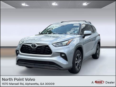 Used 2020 Toyota Highlander XLE FWD image 1