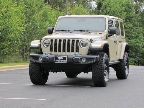 Used 2022 Jeep Wrangler Unlimited Rubicon 4xe w/ Cold Weather Group AWD/4WD image 9