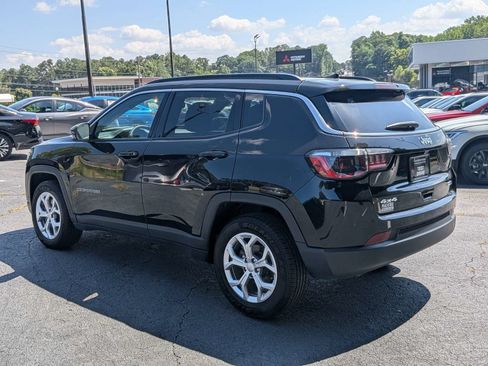 Used 2024 Jeep Compass Latitude AWD/4WD image 6