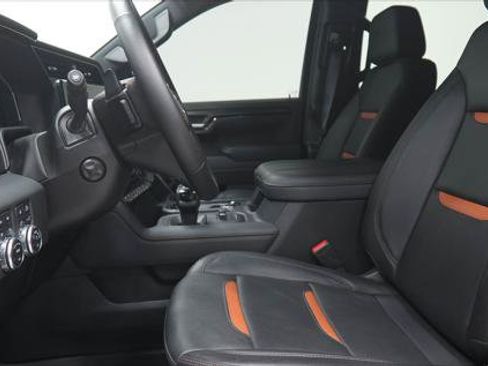 Used 2025 GMC Sierra 1500 AT4 image 31
