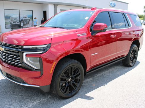 Used 2025 Chevrolet Tahoe High Country AWD/4WD image 2