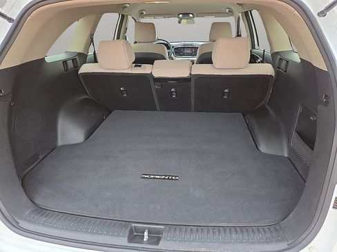Used 2016 Kia Sorento LX image 15