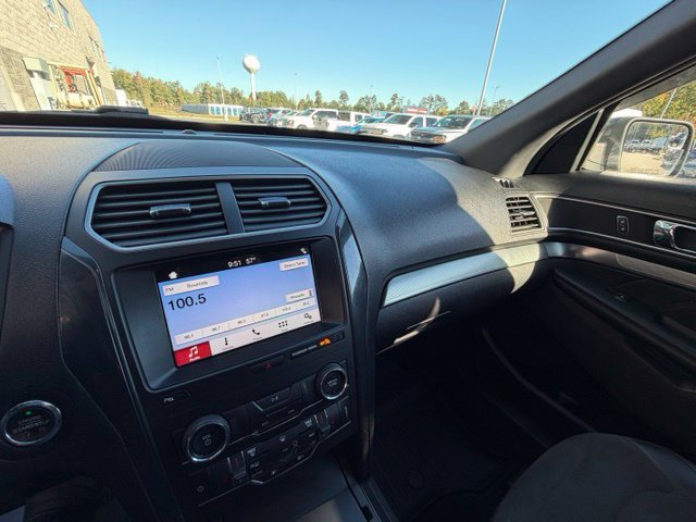 Used 2018 Ford Explorer XLT w/ Equipment Group 202A AWD/4WD image 24