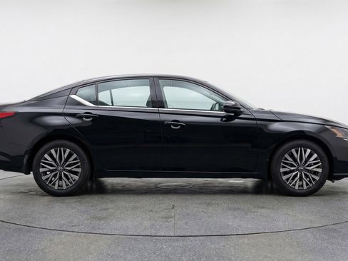 Used 2025 Nissan Altima 2.5 SV image 11