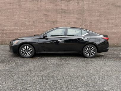 Used 2024 Nissan Altima 2.5 SV