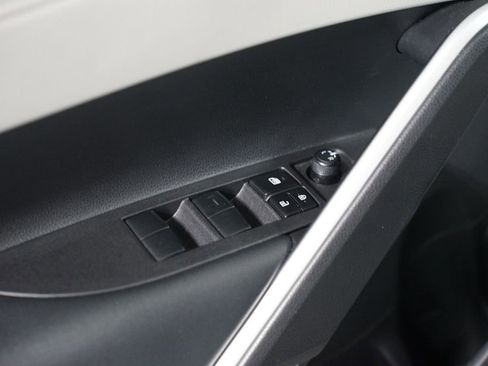 Used 2025 Toyota Corolla Cross L FWD image 27